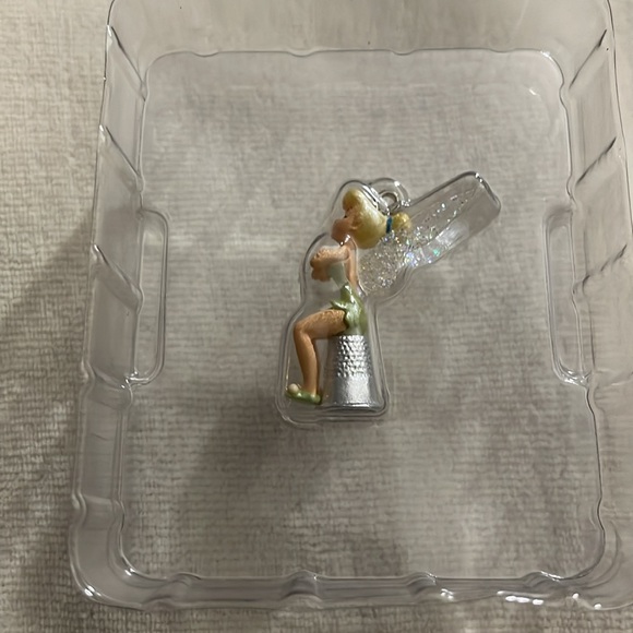 Hallmark Keepsake Disney's Miniature Peter Pan "Precocious Tink" 2006 - Picture 3 of 3